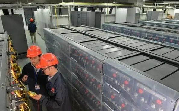 鉛酸蓄電池如何加水來延長電池蓄電能力，需要注意哪些細節？