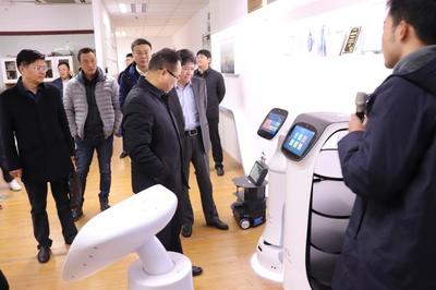 機(jī)器人接待！常州市政協(xié)副秘書長蔣伯丹率領(lǐng)導(dǎo)團(tuán)考察貝葉斯智能，聚焦智能機(jī)器人研發(fā)