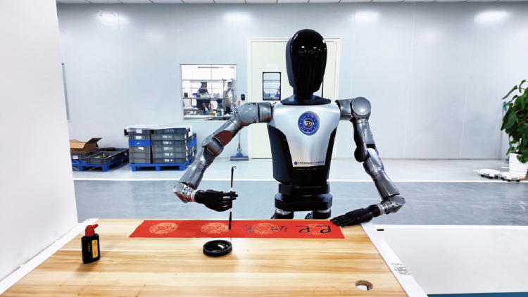 人形機(jī)器人進(jìn)廠“實(shí)習(xí)” 探索智能機(jī)器人的研發(fā)與應(yīng)用